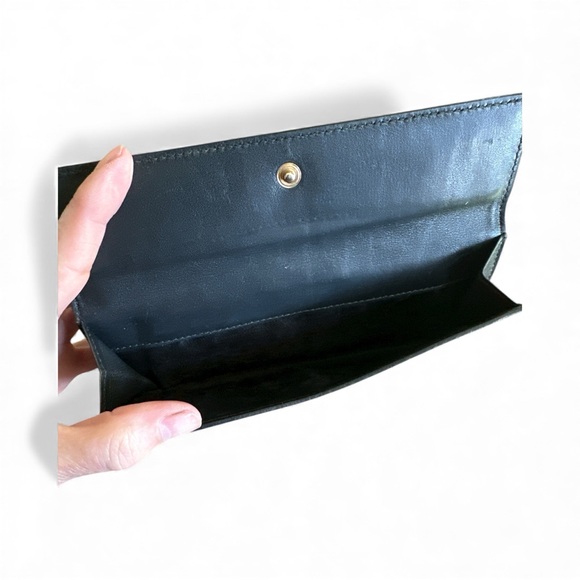 Vintage Gucci Black GG Wallet w/ Silver Heart Snap | Classic Designer Luxury - Picture 4 of 8